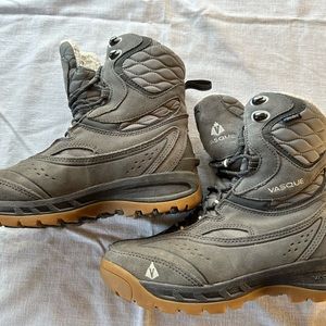 Vasque Pow Pow UltraDry Insulated Women's Hiking Boots, Size 8, Gray Suede